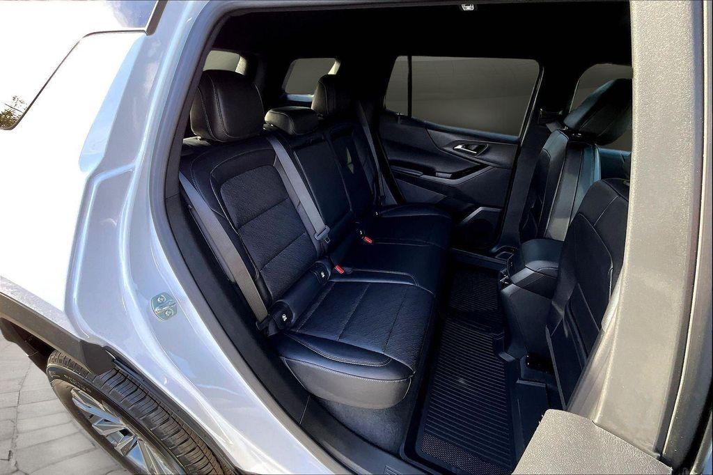 new 2026 Chevrolet Equinox car, priced at $32,584