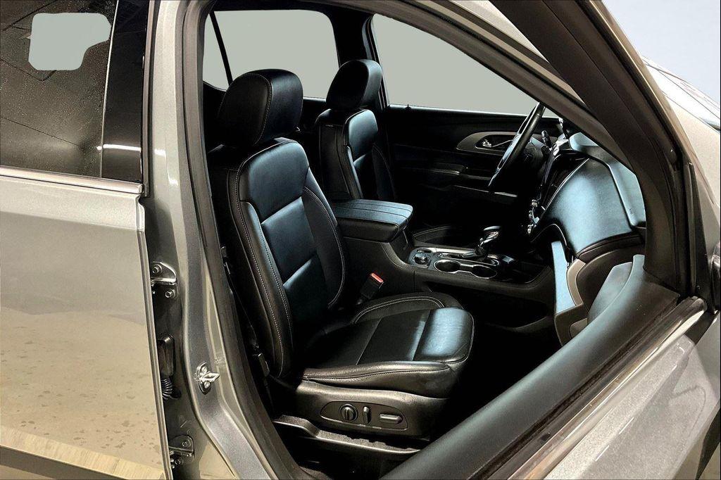 used 2023 Chevrolet Traverse car, priced at $27,495