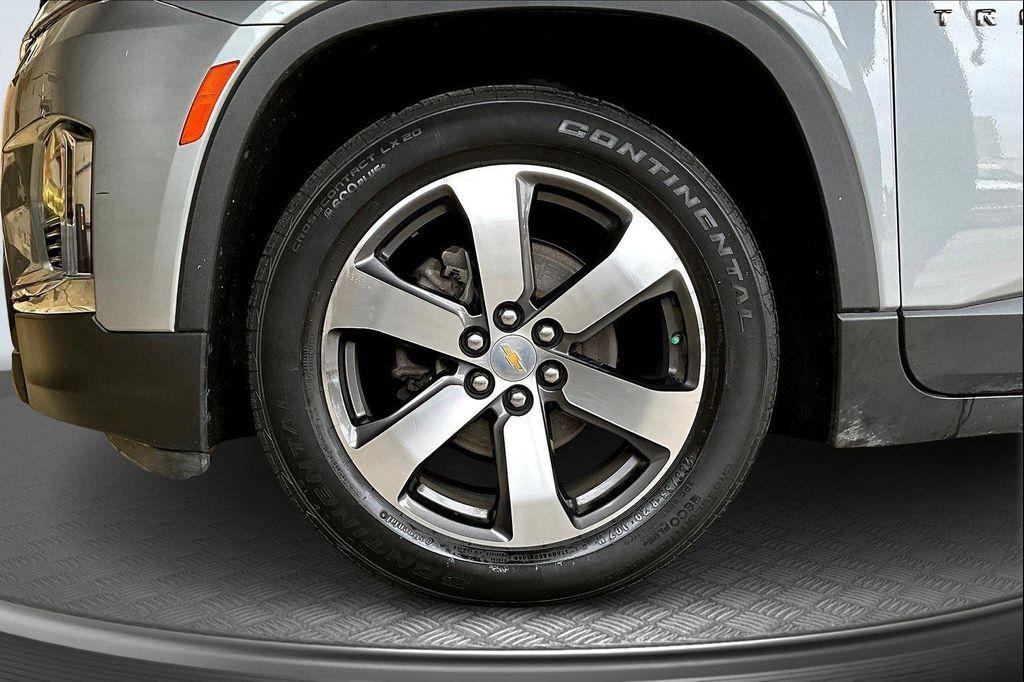 used 2023 Chevrolet Traverse car, priced at $27,495