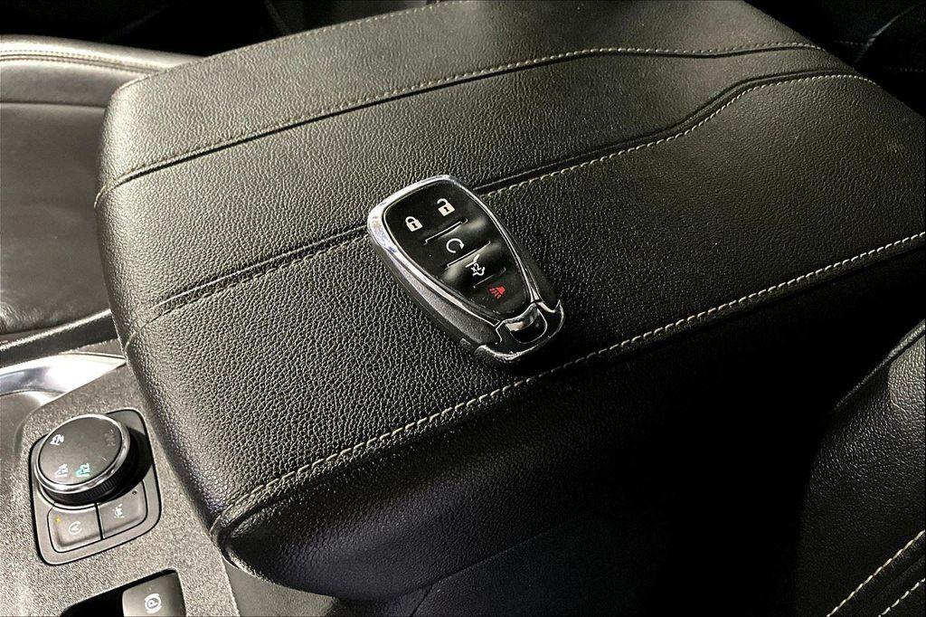 used 2023 Chevrolet Traverse car, priced at $27,495