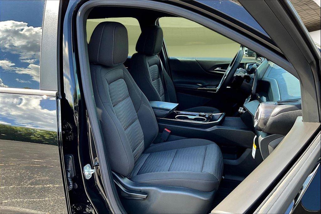 new 2026 Chevrolet Equinox car, priced at $30,410