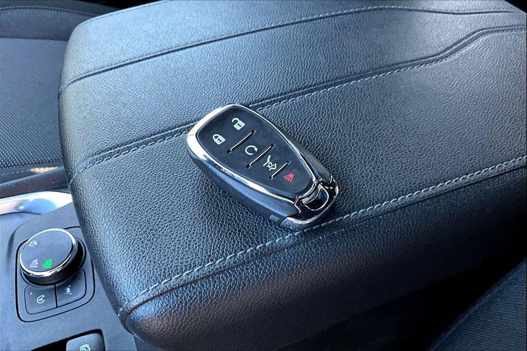 used 2023 Chevrolet Traverse car, priced at $27,295