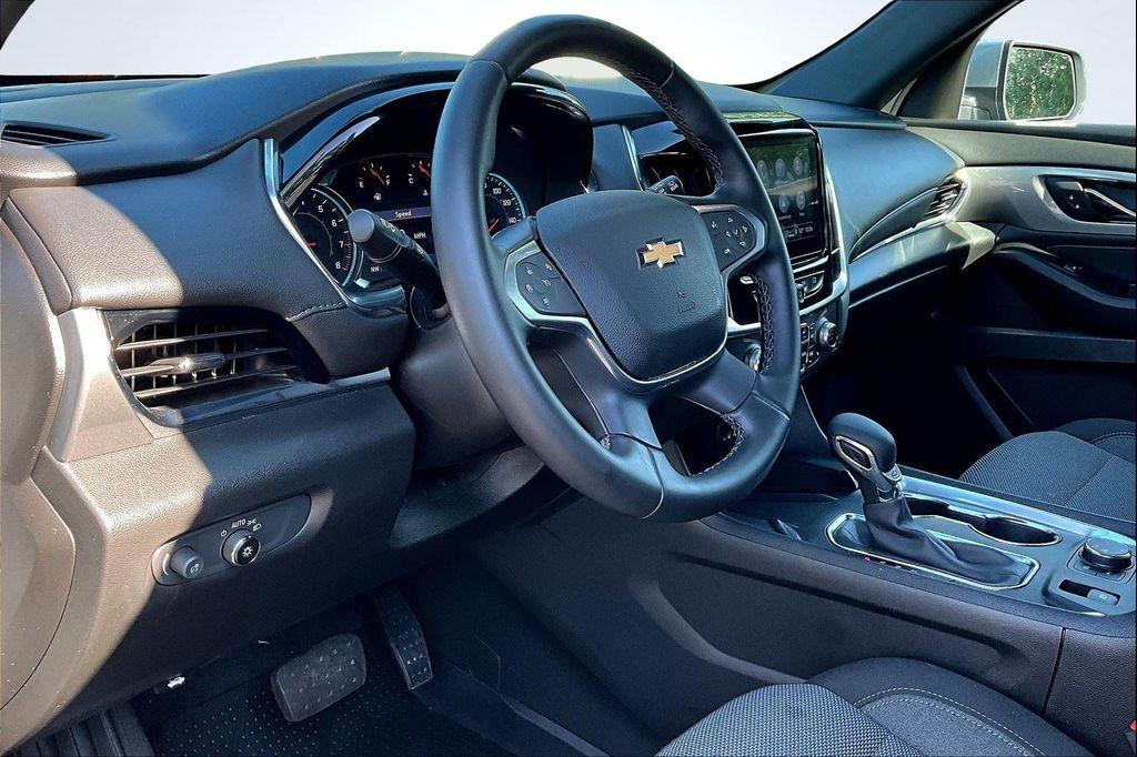 used 2023 Chevrolet Traverse car, priced at $27,295