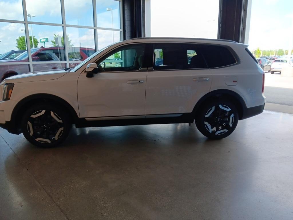 new 2025 Kia Telluride car, priced at $42,029