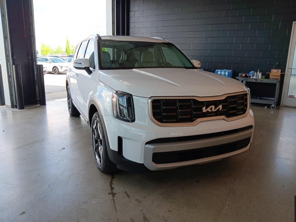 new 2025 Kia Telluride car, priced at $42,029
