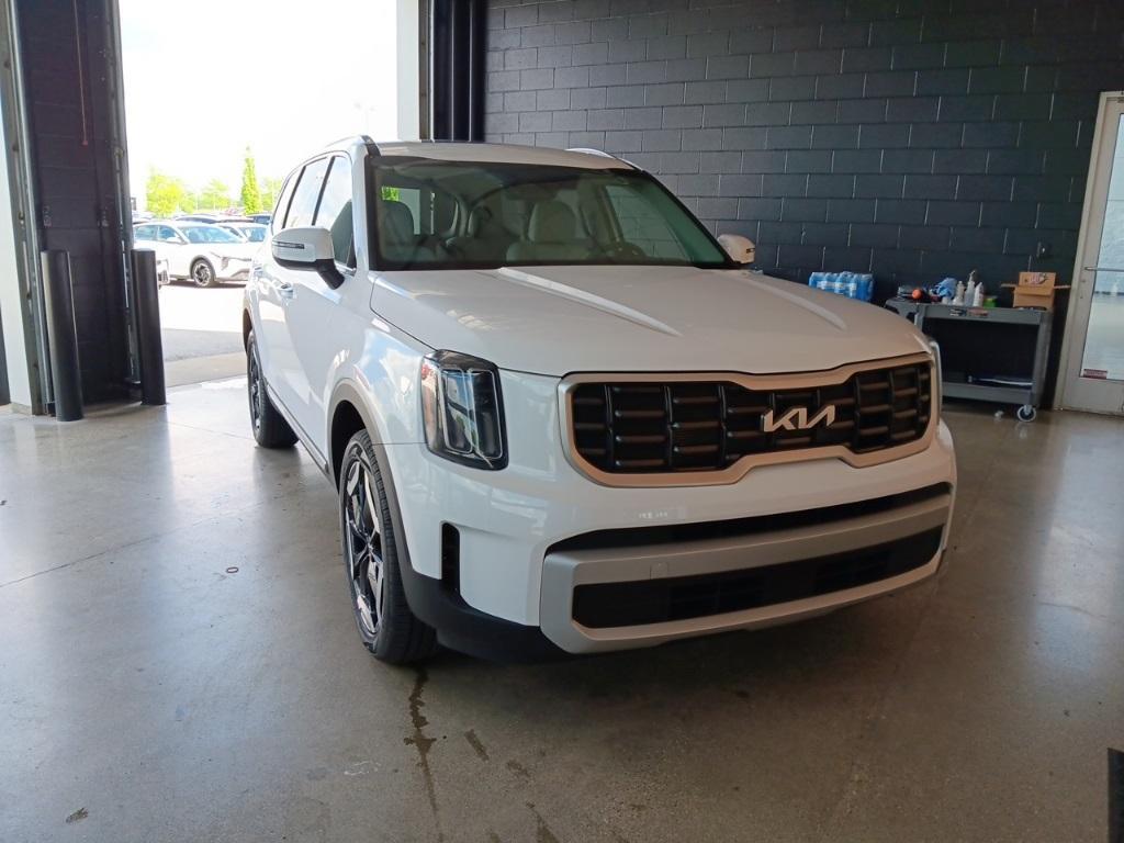 new 2025 Kia Telluride car, priced at $42,029