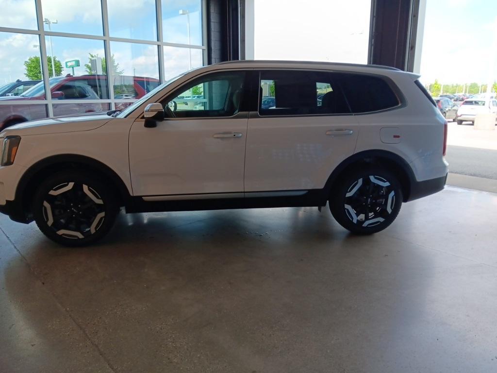 new 2025 Kia Telluride car, priced at $42,029