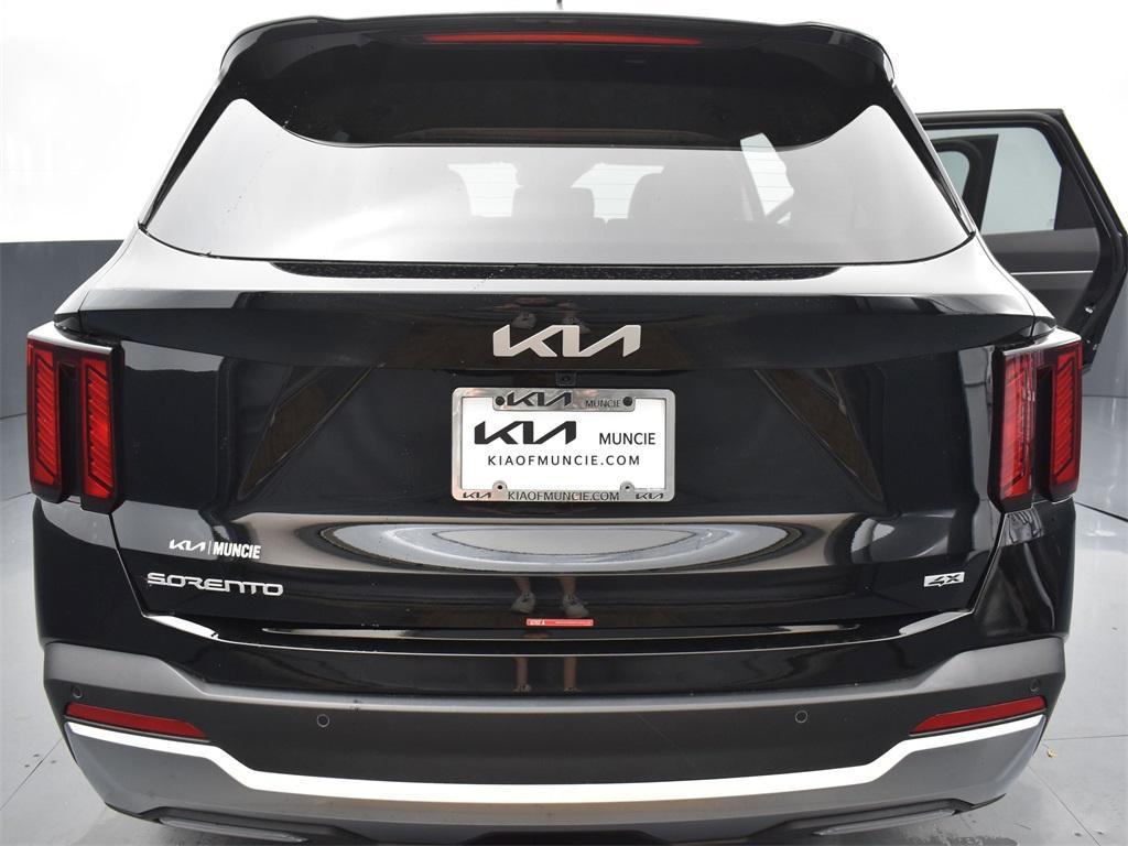new 2025 Kia Sorento car, priced at $36,178