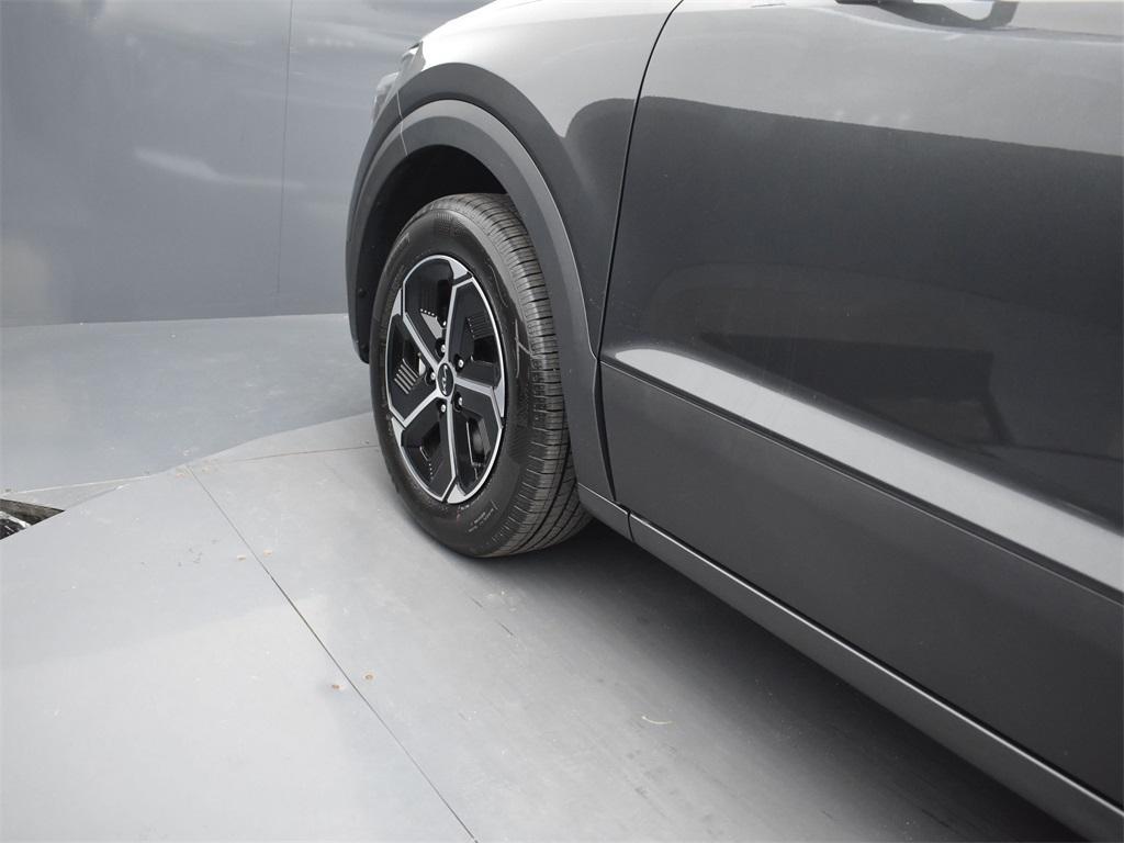 new 2025 Kia Niro car, priced at $30,029