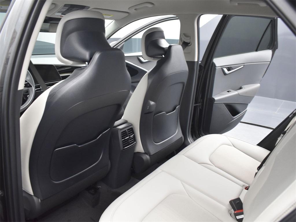 new 2025 Kia Niro car, priced at $29,784