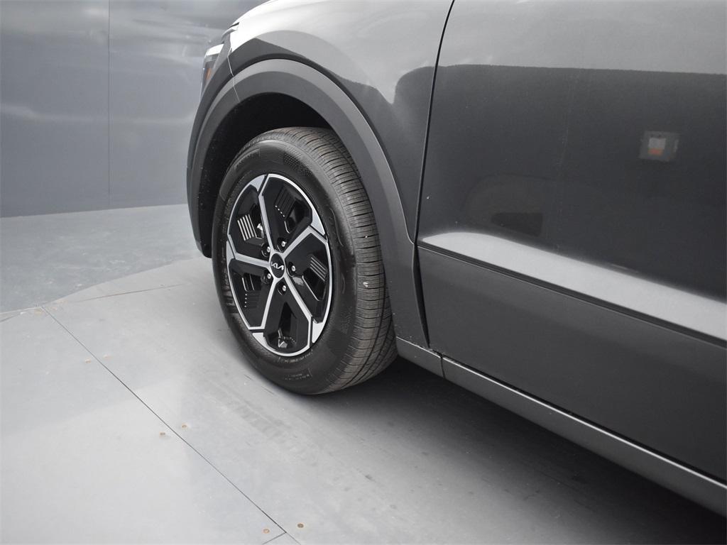 new 2025 Kia Niro car, priced at $29,784