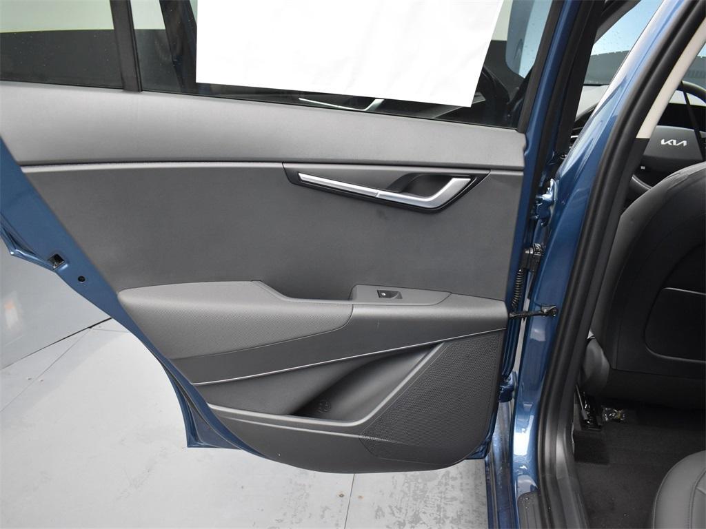 new 2025 Kia Niro car, priced at $29,784