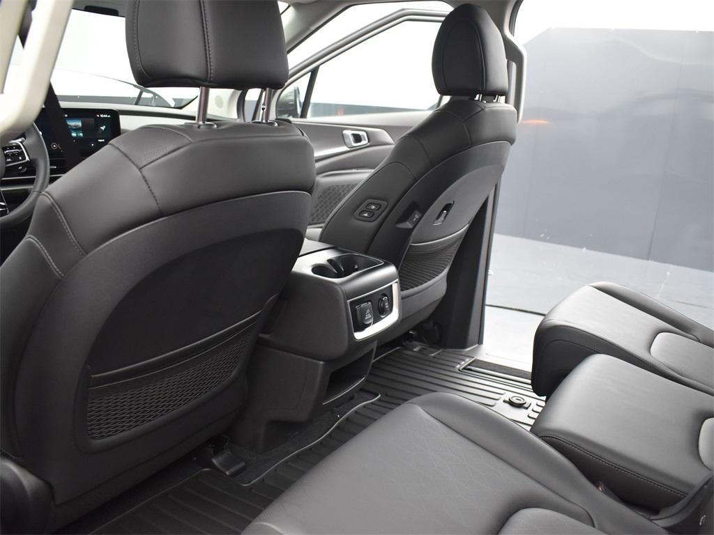 new 2026 Kia Carnival Hybrid car, priced at $48,731