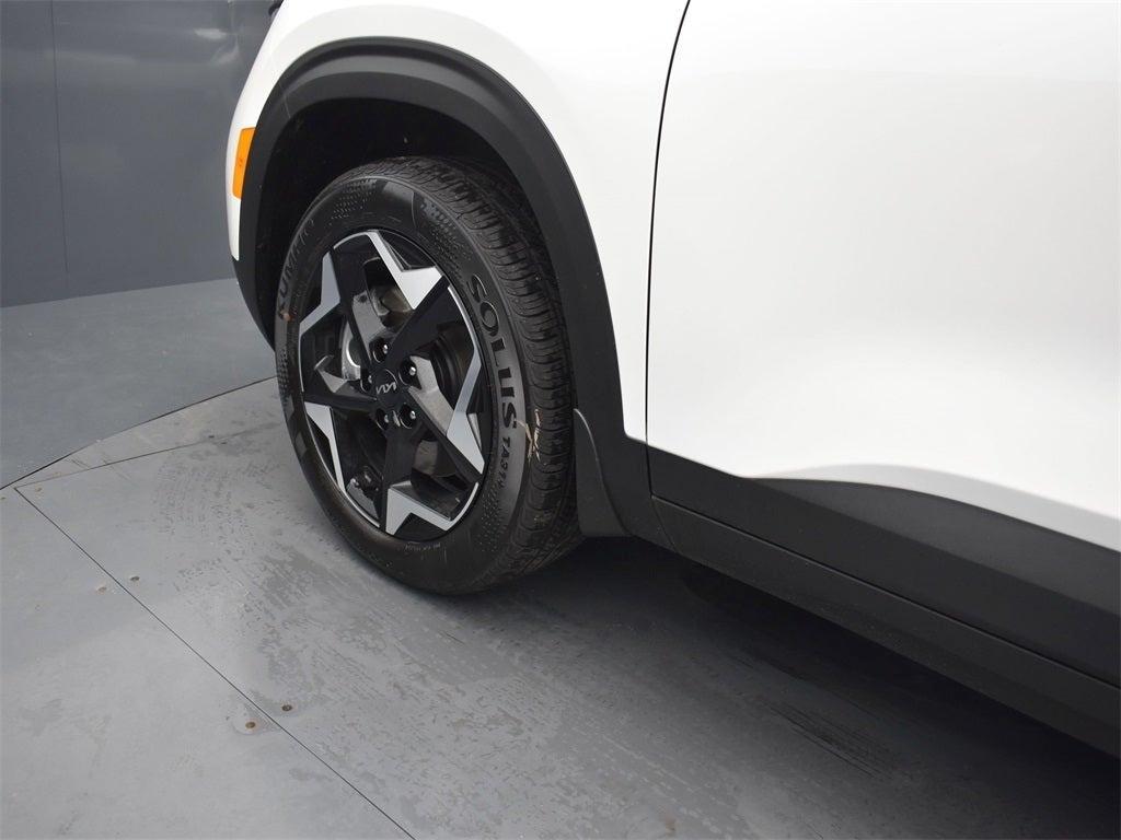new 2025 Kia Seltos car, priced at $28,654