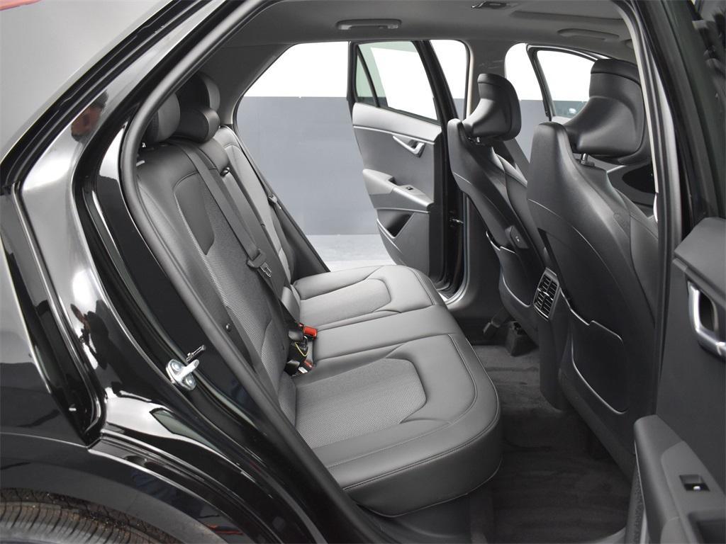 new 2025 Kia Niro car, priced at $31,628