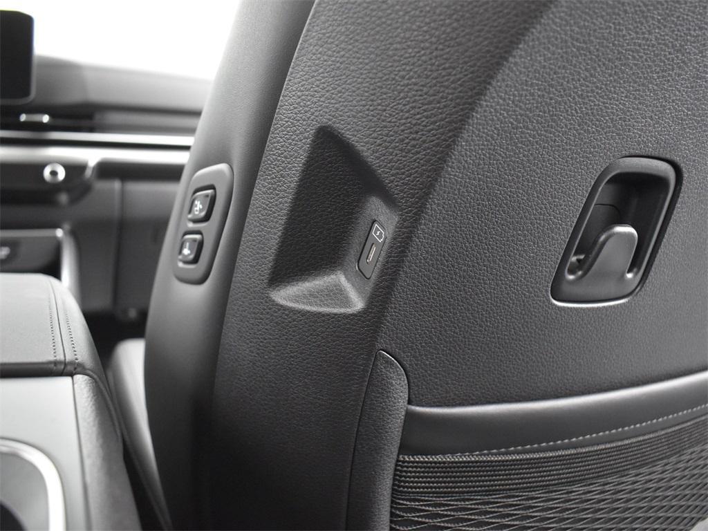 new 2025 Kia Carnival car, priced at $46,093