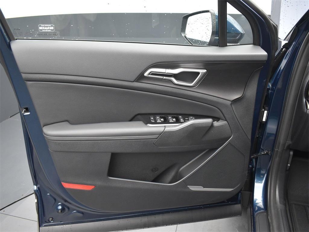 new 2025 Kia Sportage Hybrid car, priced at $33,780