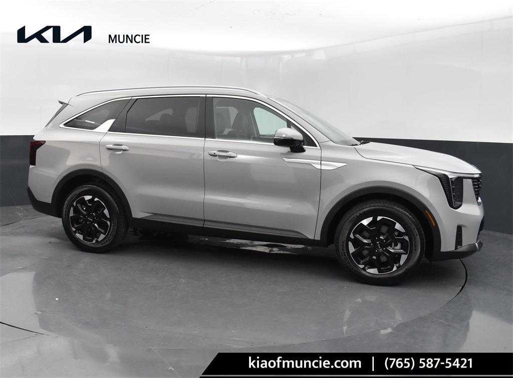 new 2025 Kia Sorento car, priced at $35,135