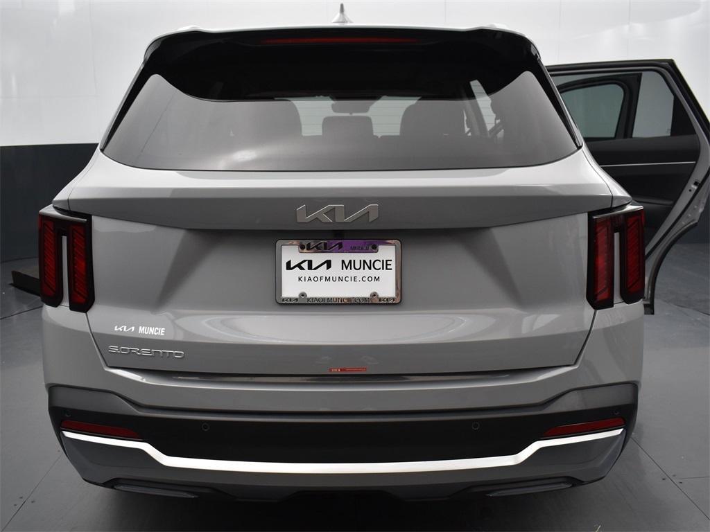 new 2025 Kia Sorento car, priced at $35,135