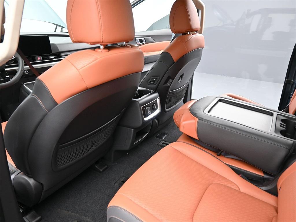 new 2026 Kia Carnival Hybrid car, priced at $52,737
