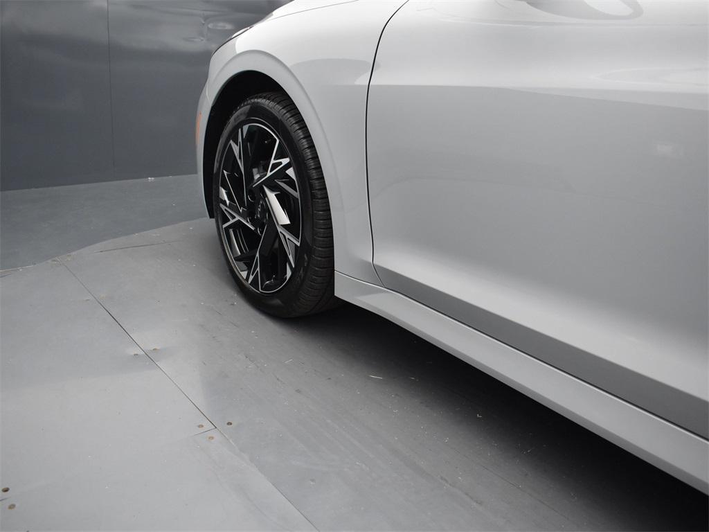 new 2025 Kia K5 car, priced at $29,528