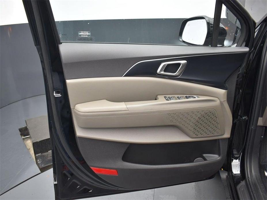 new 2025 Kia Carnival car, priced at $40,655