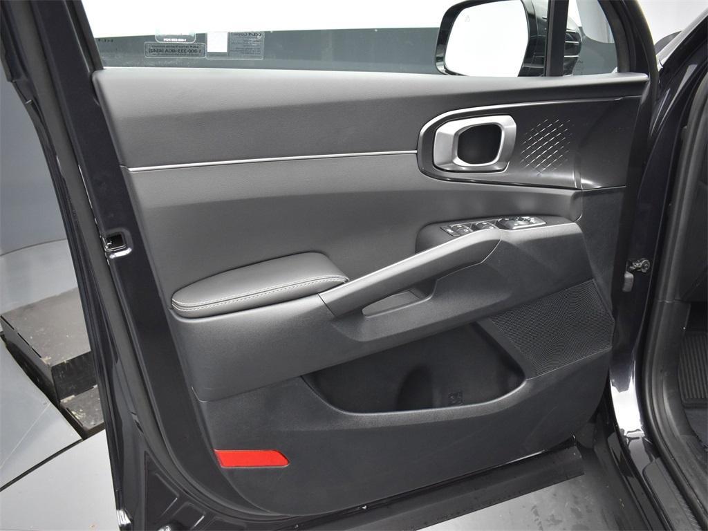 new 2025 Kia Sorento car, priced at $33,738