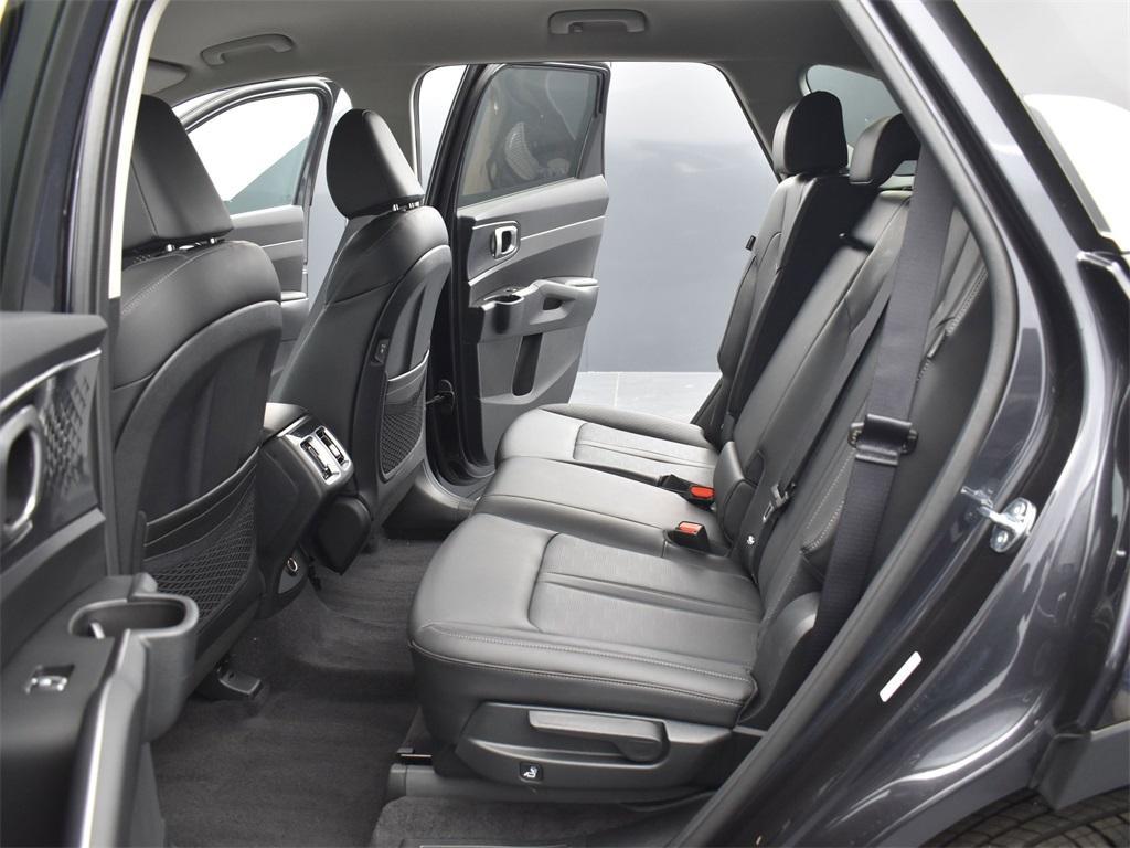 new 2025 Kia Sorento car, priced at $33,738