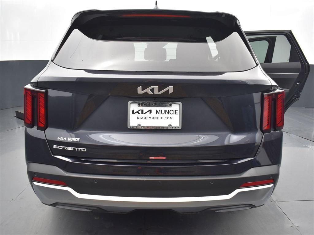 new 2025 Kia Sorento car, priced at $33,738