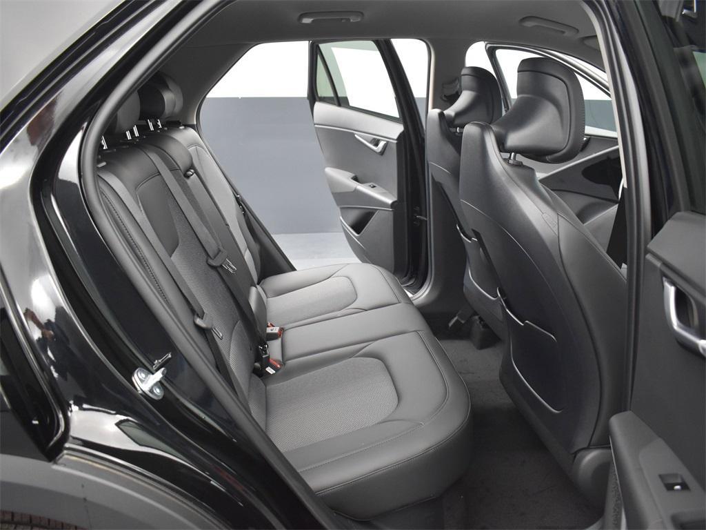 new 2025 Kia Niro car, priced at $30,376