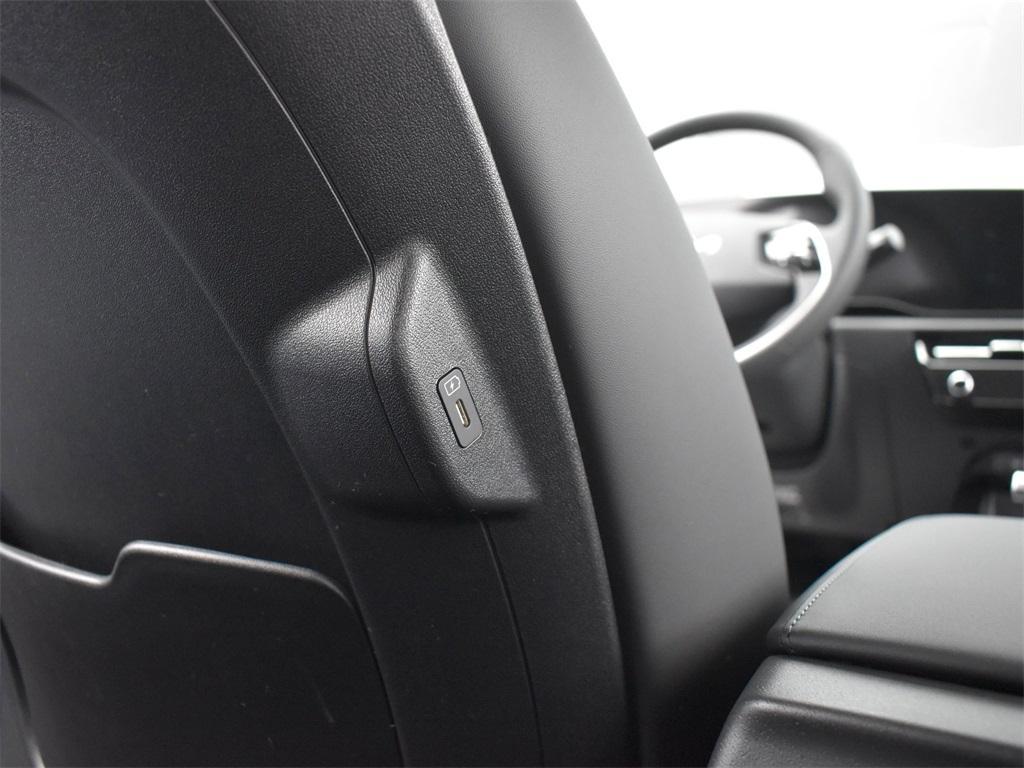 new 2025 Kia Niro car, priced at $30,376