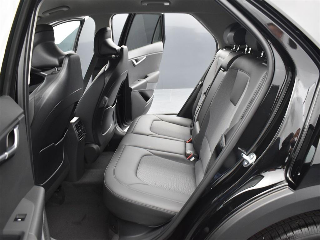 new 2025 Kia Niro car, priced at $30,376