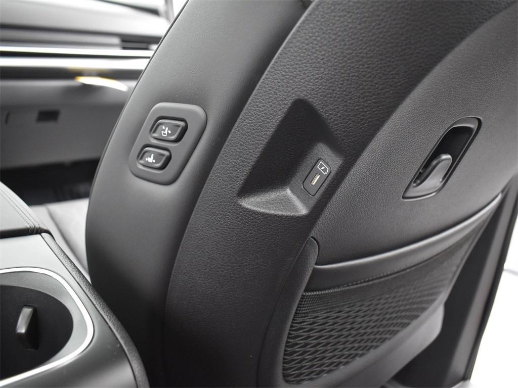 new 2025 Kia Carnival car, priced at $46,153
