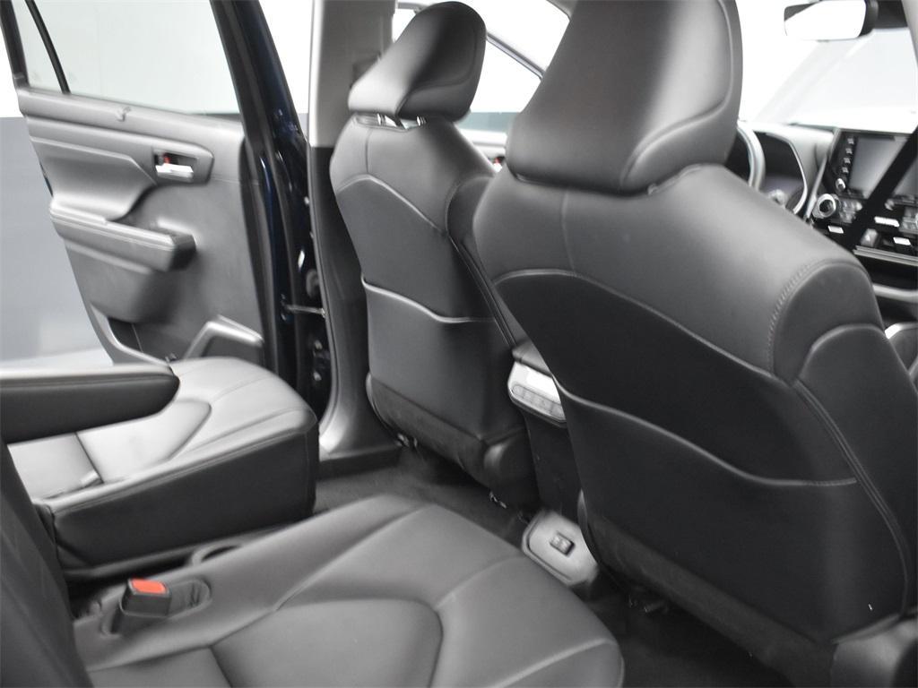 used 2021 Toyota Highlander car, priced at $30,363