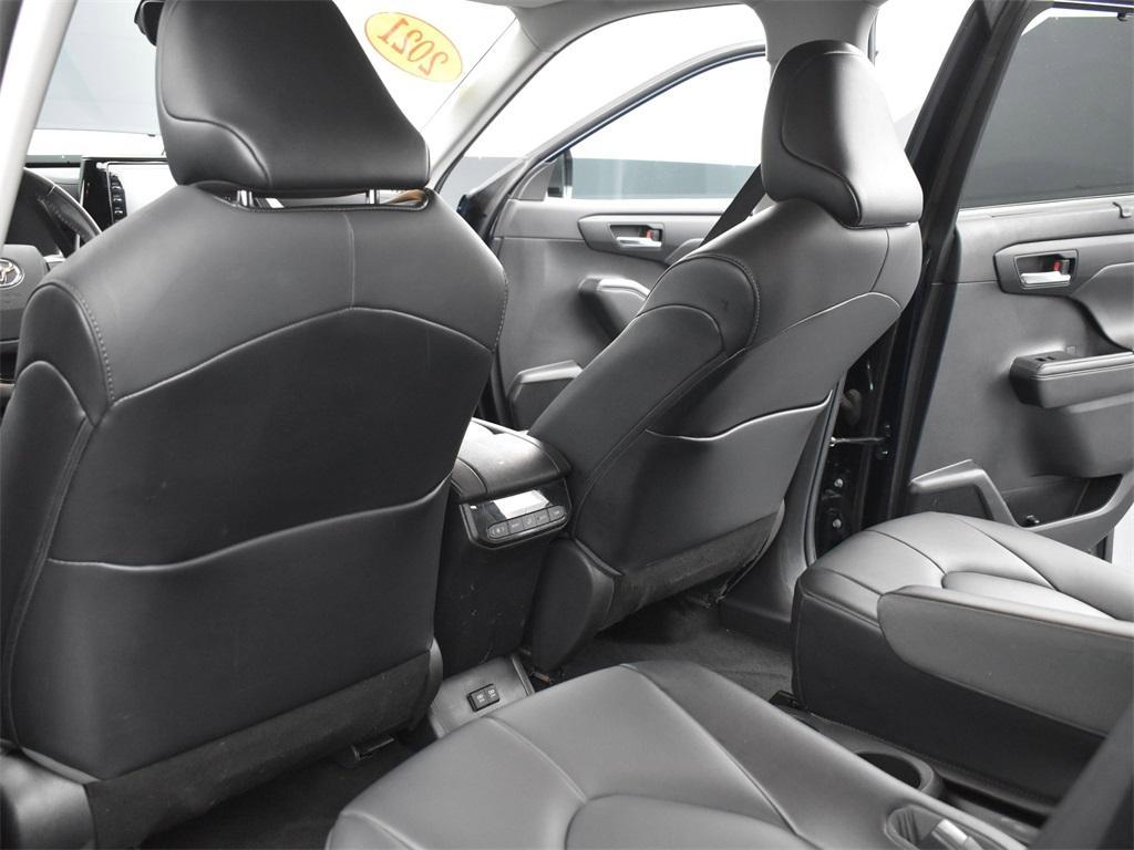 used 2021 Toyota Highlander car, priced at $30,363