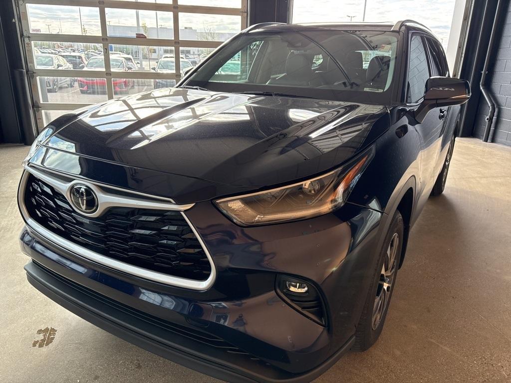 used 2021 Toyota Highlander car, priced at $31,987
