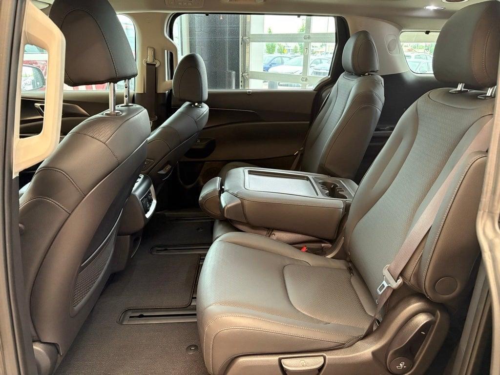 new 2025 Kia Carnival Hybrid car, priced at $51,430