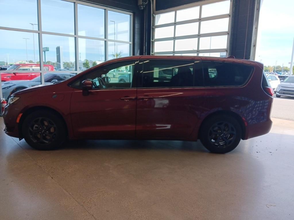 used 2022 Chrysler Pacifica Hybrid car, priced at $35,662