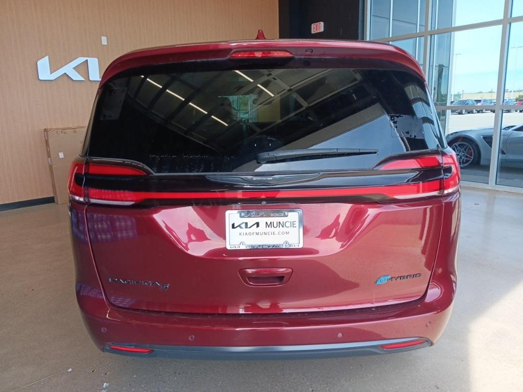 used 2022 Chrysler Pacifica Hybrid car, priced at $35,662