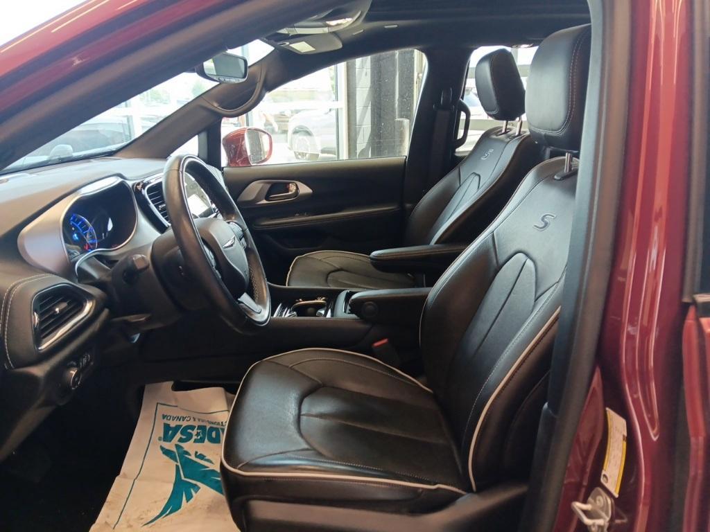 used 2022 Chrysler Pacifica Hybrid car, priced at $35,662