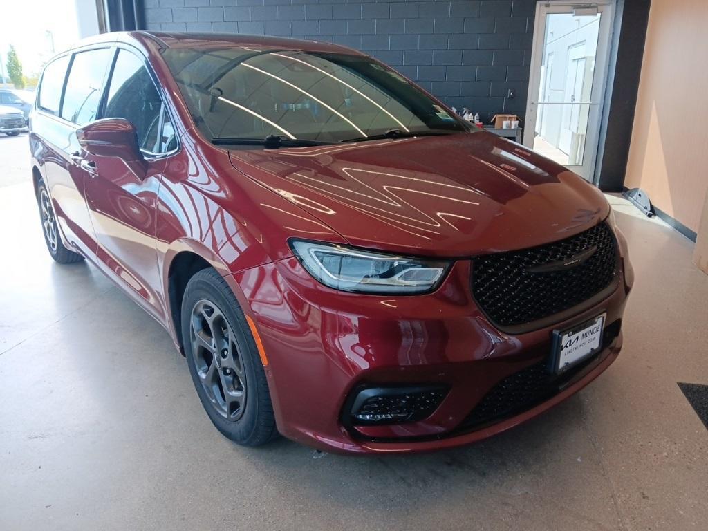 used 2022 Chrysler Pacifica Hybrid car, priced at $35,662