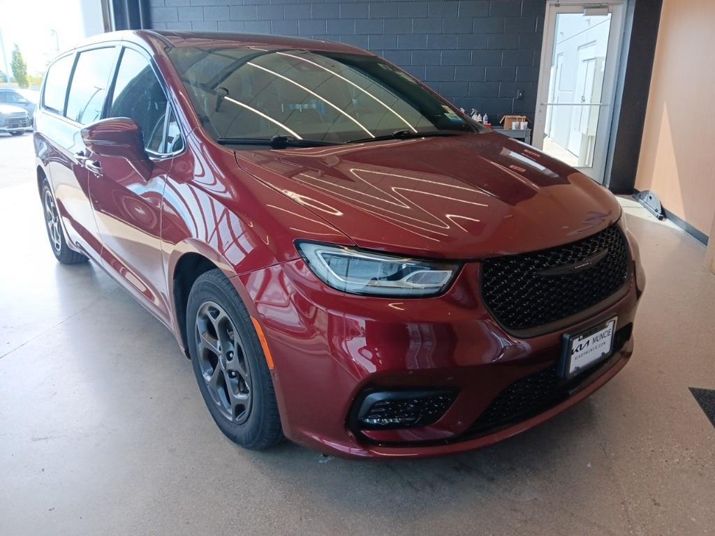 used 2022 Chrysler Pacifica Hybrid car, priced at $35,662