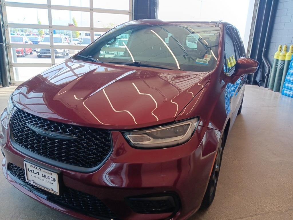 used 2022 Chrysler Pacifica Hybrid car, priced at $35,662