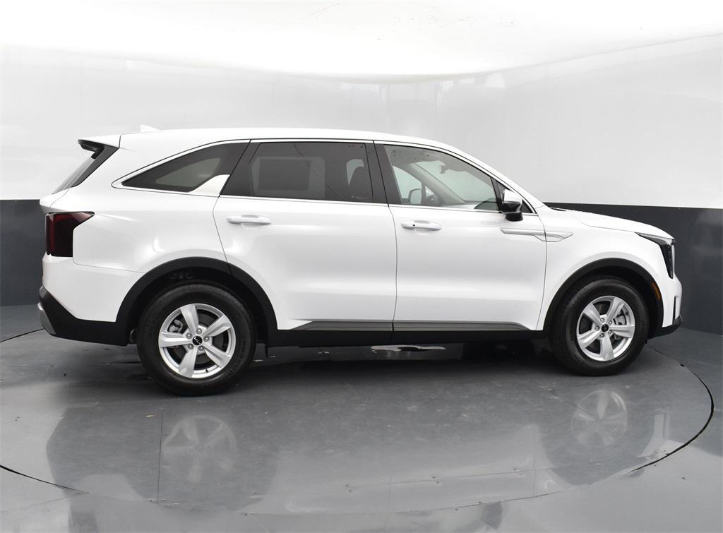 new 2025 Kia Sorento car, priced at $31,886