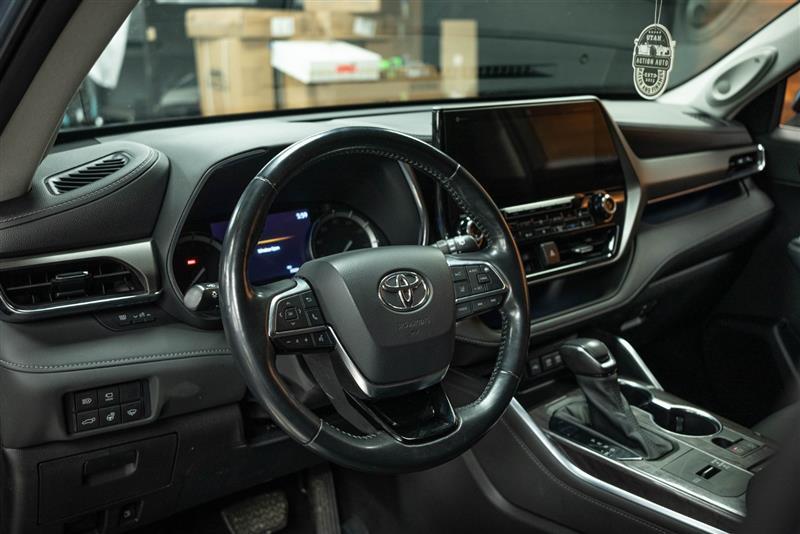 used 2021 Toyota Highlander car, priced at $34,995