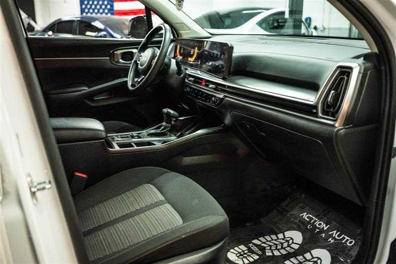 used 2024 Kia Sorento car, priced at $25,043