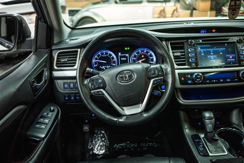 used 2019 Toyota Highlander car, priced at $27,084