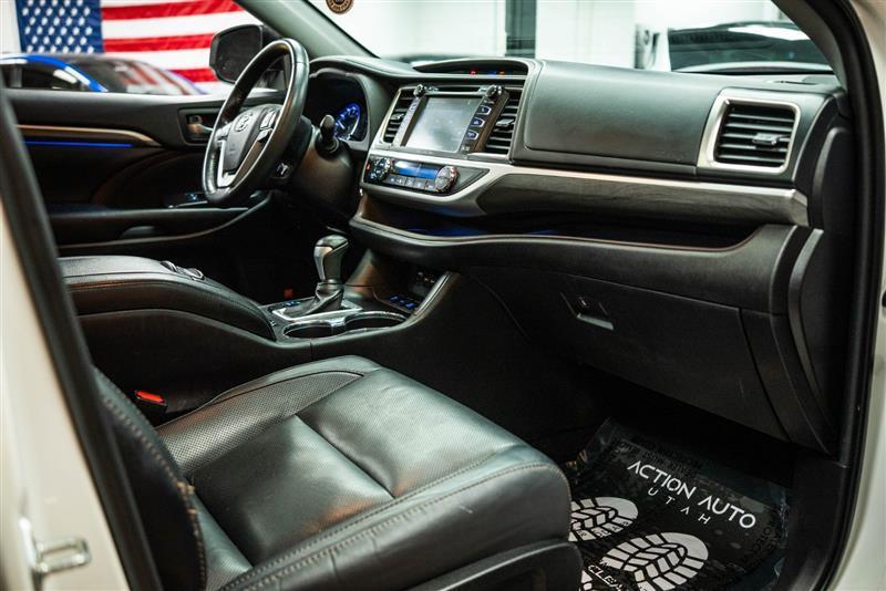 used 2019 Toyota Highlander car, priced at $27,084