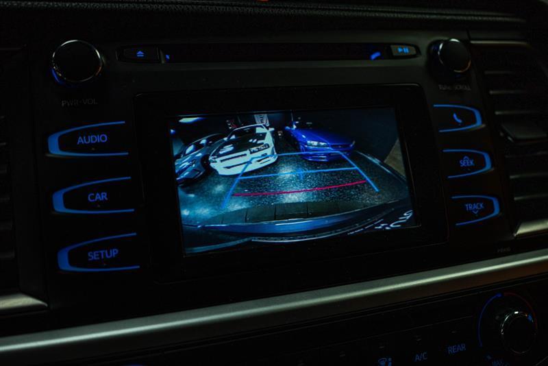 used 2015 Toyota Highlander car, priced at $18,383