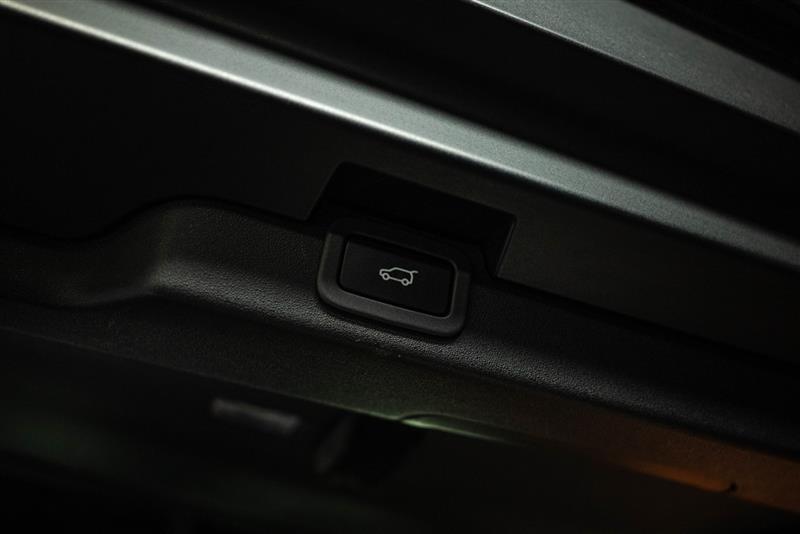 used 2020 Land Rover Discovery car, priced at $23,995